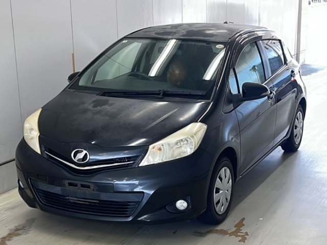 TOYOTA VITZ — фото