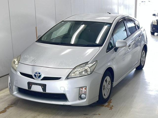 TOYOTA PRIUS — фото