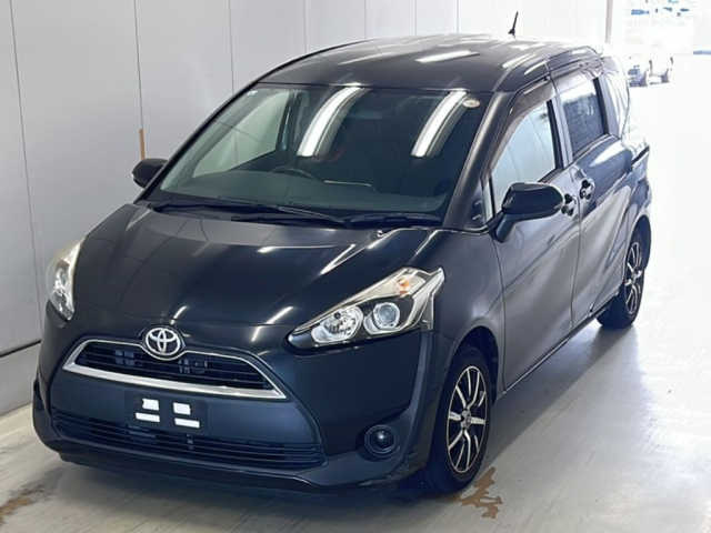 TOYOTA SIENTA — фото