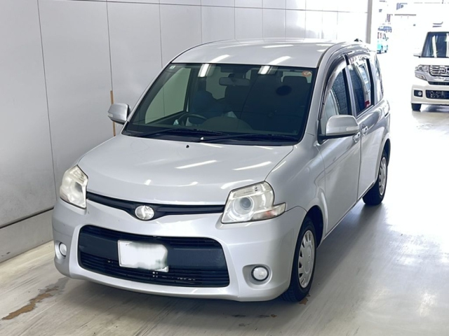 TOYOTA SIENTA — фото