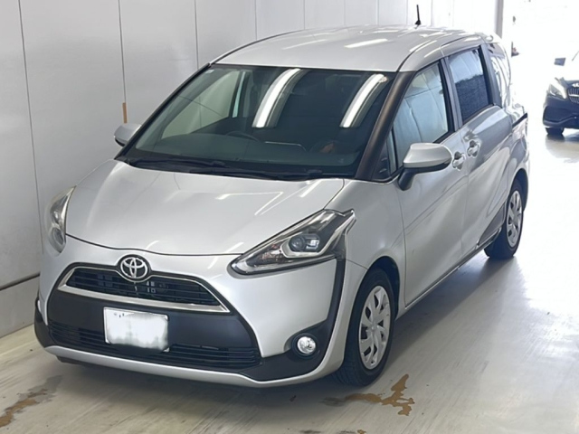 TOYOTA SIENTA — фото