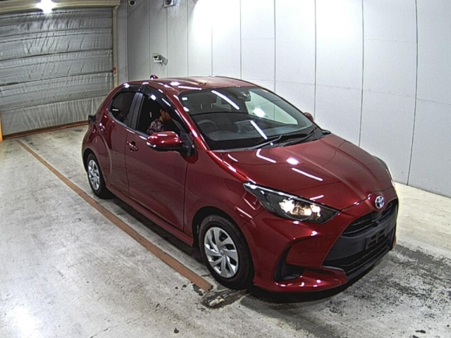TOYOTA YARIS — фото