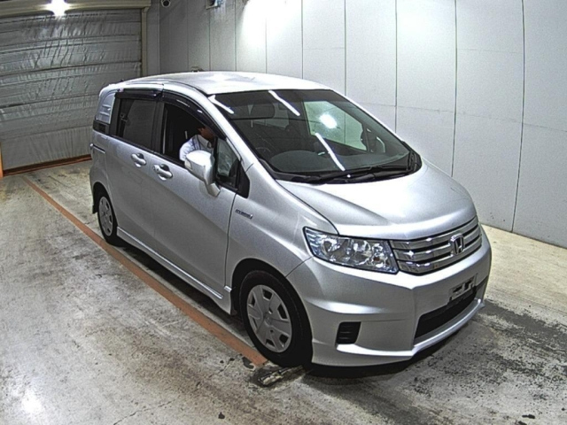 HONDA FREED — фото