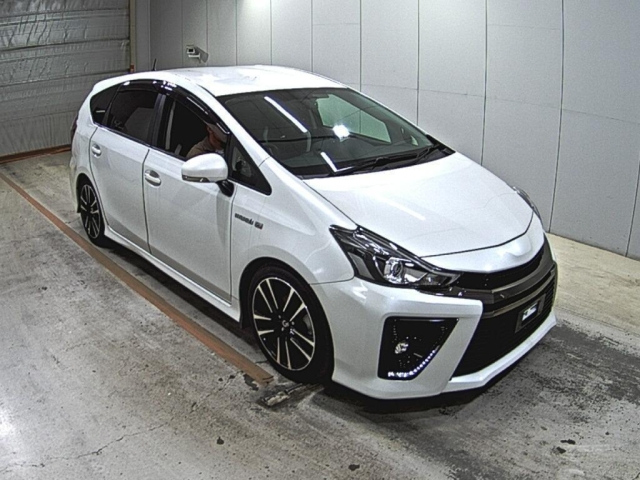 TOYOTA PRIUS — фото