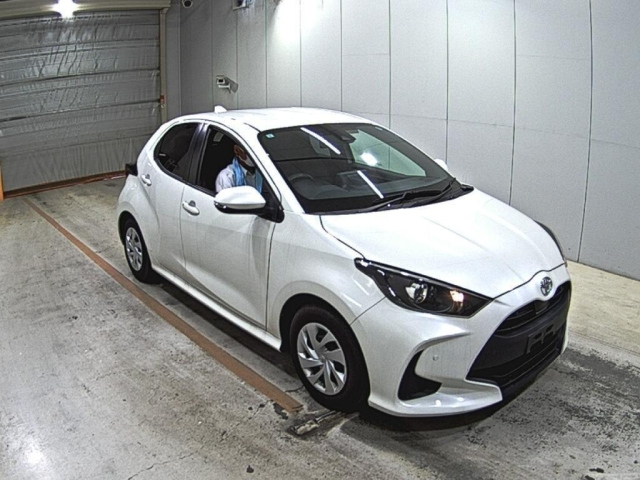 TOYOTA YARIS — фото