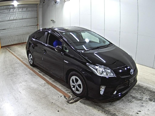 TOYOTA PRIUS — фото
