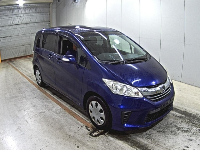 HONDA FREED — фото