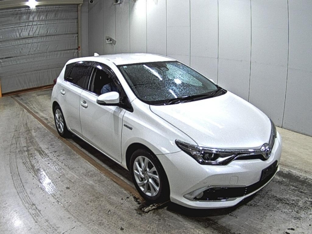 TOYOTA AURIS — фото
