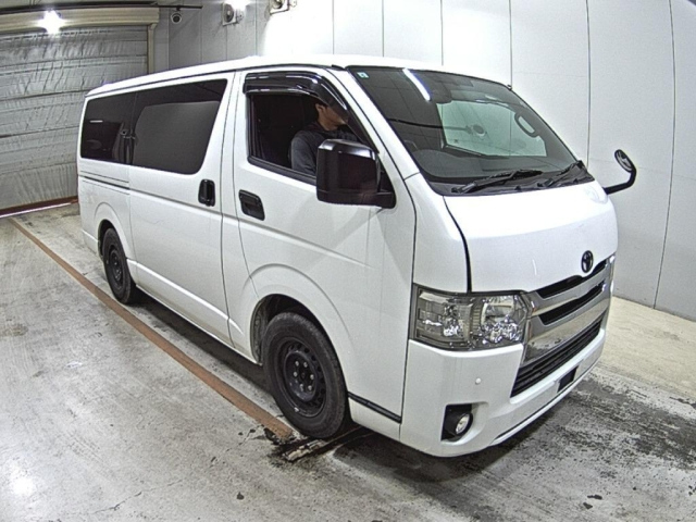 TOYOTA HIACE — фото
