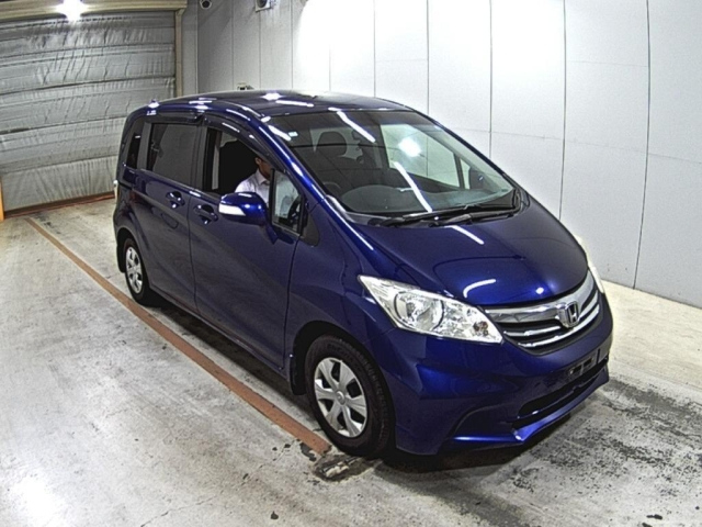 HONDA FREED — фото