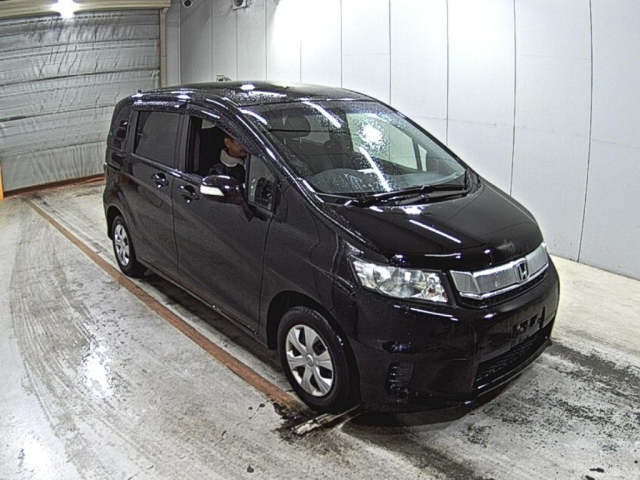 HONDA FREED — фото