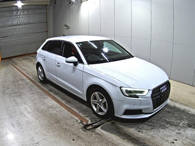 AUDI A3 — фото