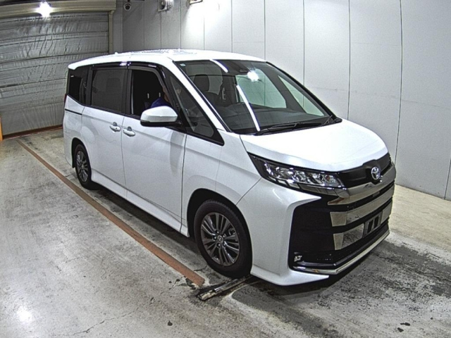 TOYOTA NOAH — фото