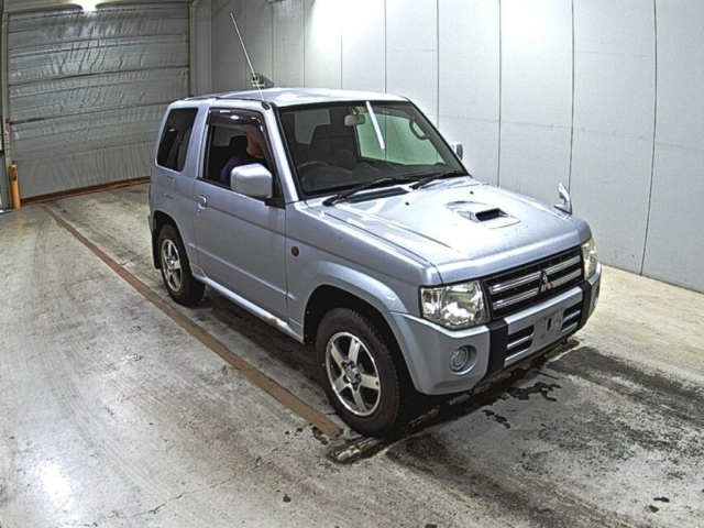 MITSUBISHI PAJERO — фото