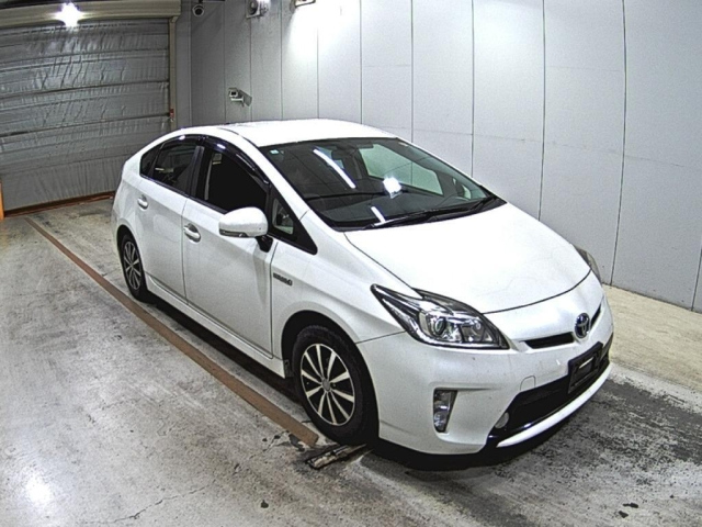 TOYOTA PRIUS — фото