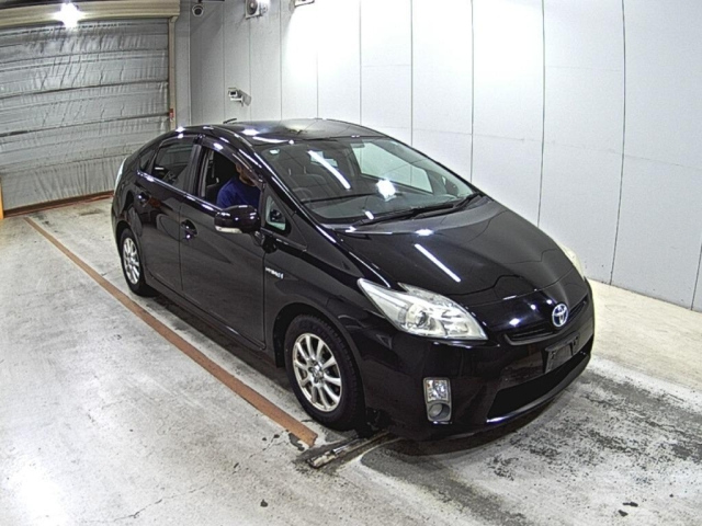 TOYOTA PRIUS — фото