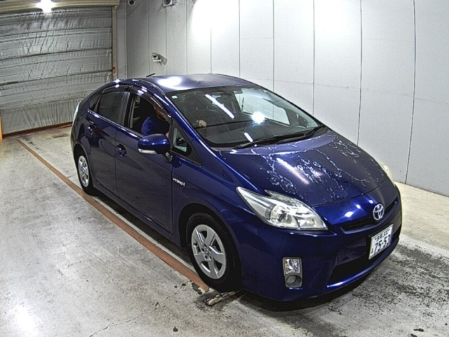 TOYOTA PRIUS — фото