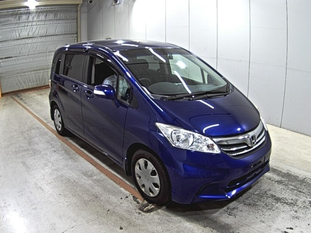 HONDA FREED — фото
