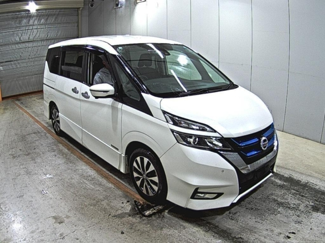 NISSAN SERENA — фото
