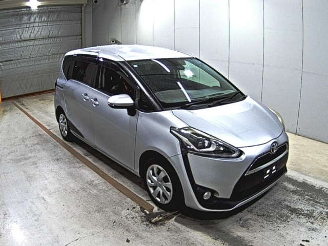 TOYOTA SIENTA — фото