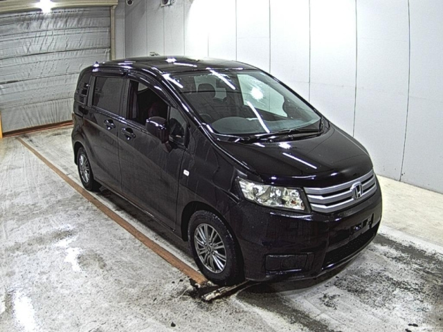 HONDA FREED — фото