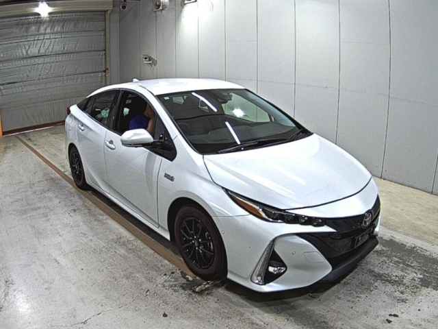 TOYOTA PRIUS — фото