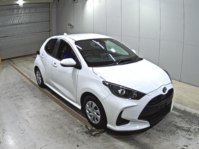 TOYOTA YARIS — фото