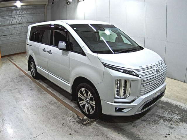 MITSUBISHI DELICA — фото