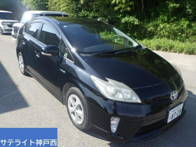 TOYOTA PRIUS — фото