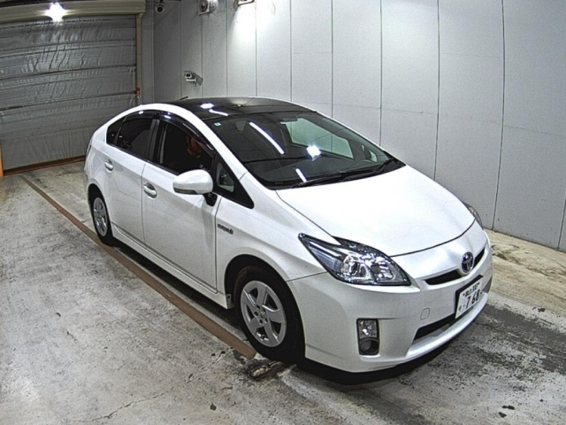 TOYOTA PRIUS — фото