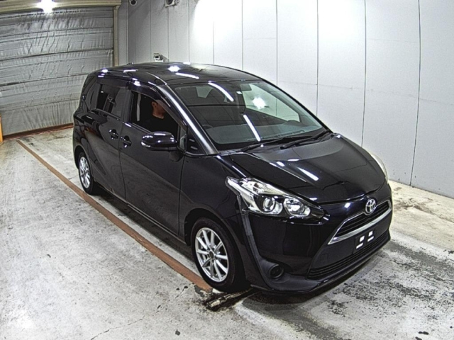 TOYOTA SIENTA — фото