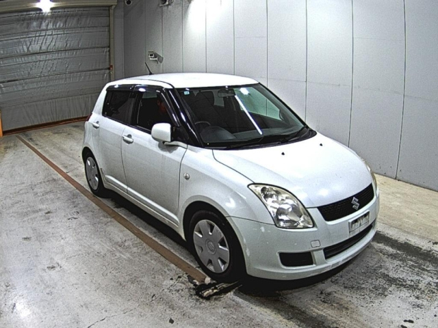SUZUKI SWIFT — фото