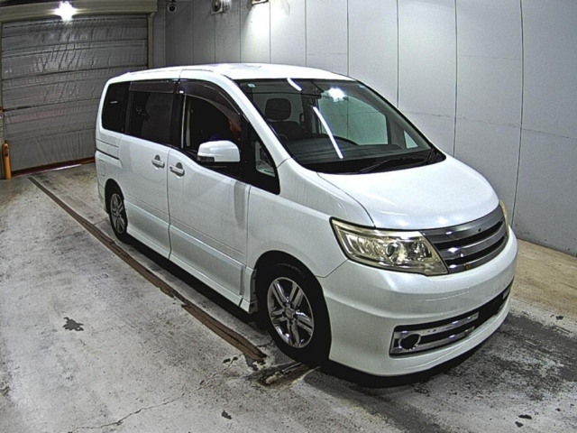 NISSAN SERENA — фото