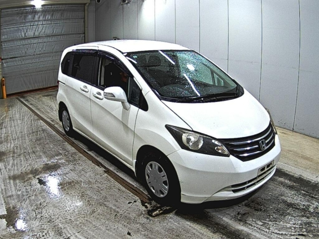 HONDA FREED — фото