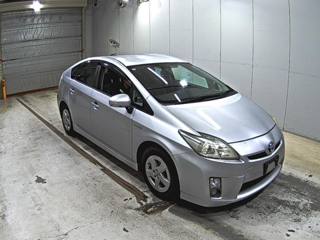 TOYOTA PRIUS — фото