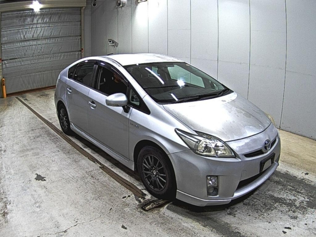 TOYOTA PRIUS — фото