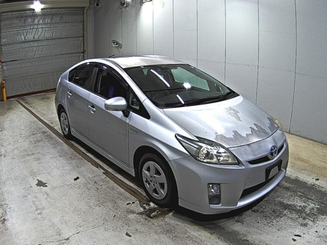 TOYOTA PRIUS — фото