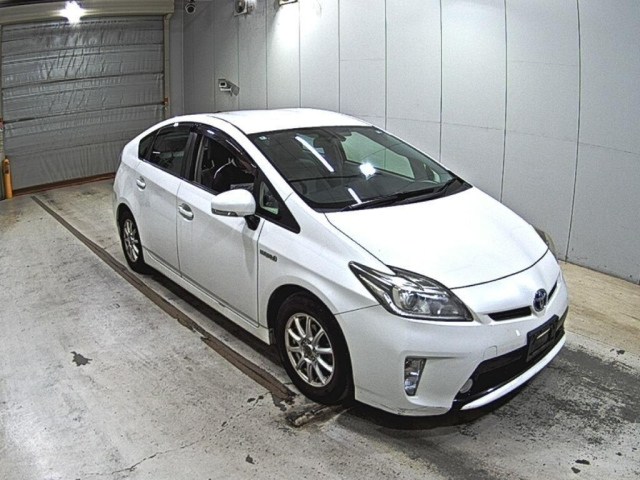 TOYOTA PRIUS — фото