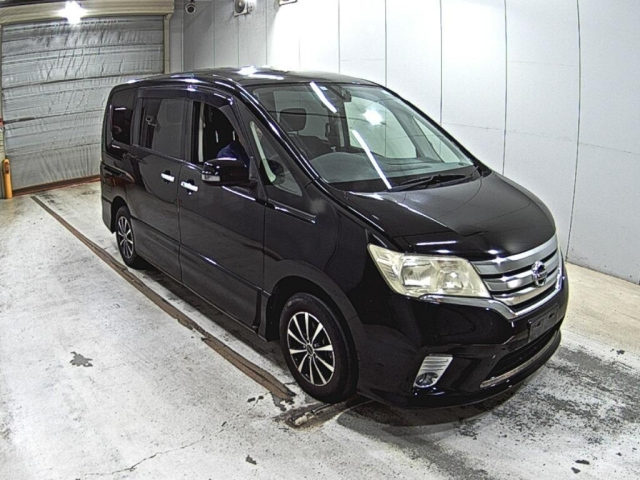 NISSAN SERENA — фото