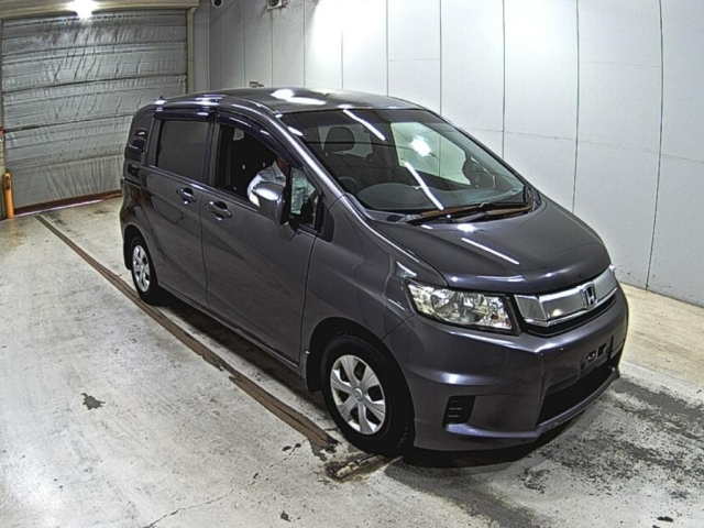 HONDA FREED — фото