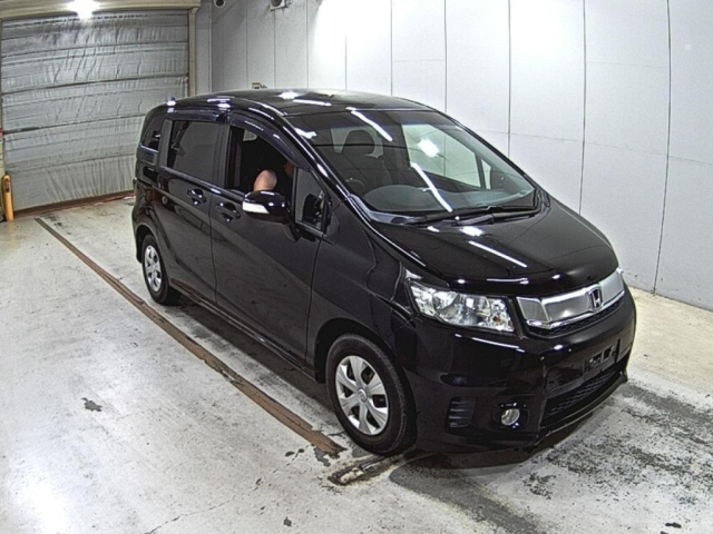 HONDA FREED — фото