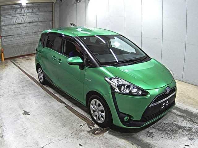 TOYOTA SIENTA — фото