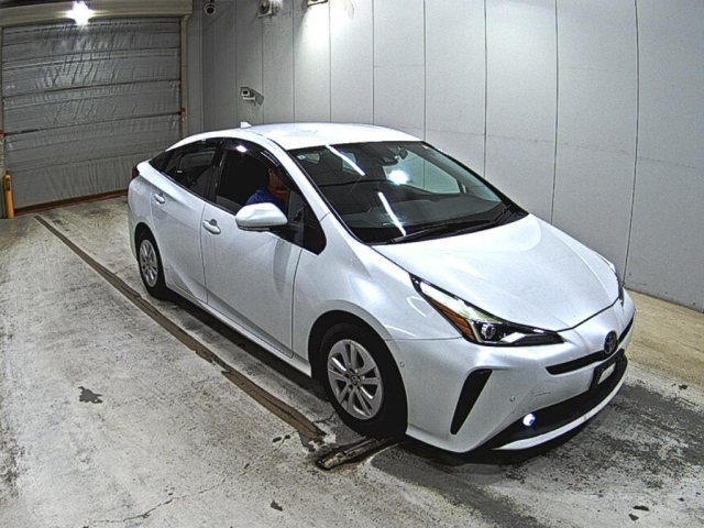 TOYOTA PRIUS — фото