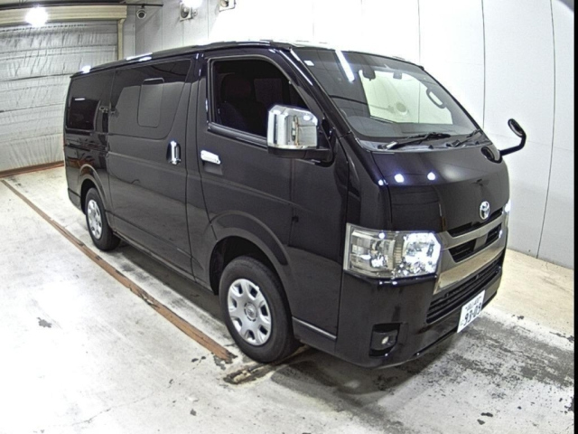 TOYOTA HIACE — фото