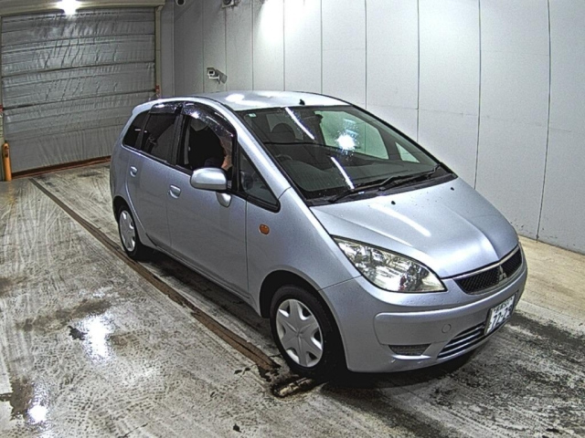 MITSUBISHI COLT — фото