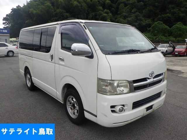 TOYOTA HIACE — фото