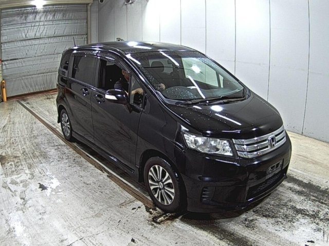 HONDA FREED — фото