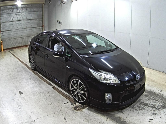 TOYOTA PRIUS — фото