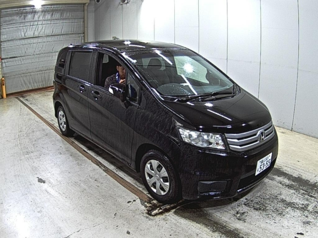HONDA FREED — фото
