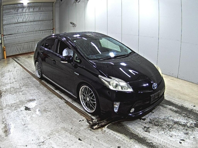 TOYOTA PRIUS — фото